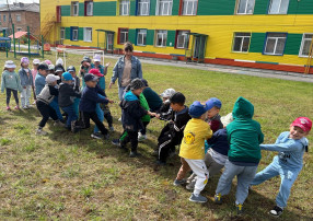 День турнира по перетягиванию каната День турнира по перетягиванию каната.