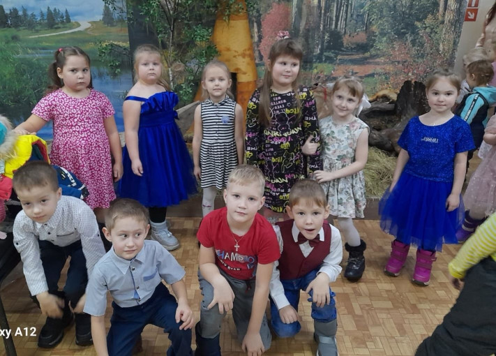 Новогодний сундучок в музее Новогодний сундучок в музее.
